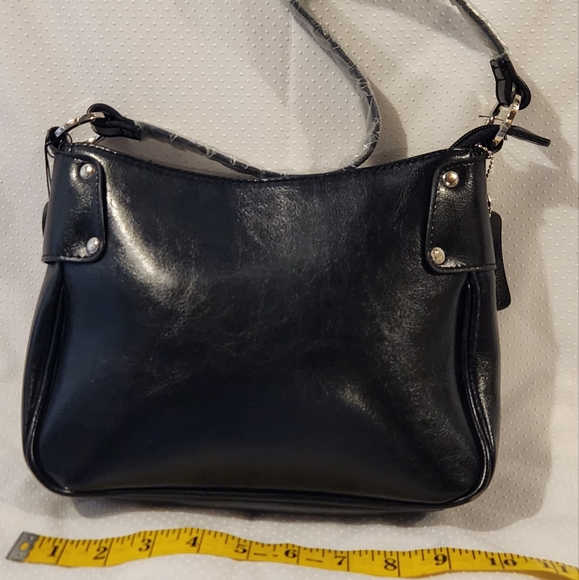 Chenson Handbag. Color Black. - Picture 12 of 13